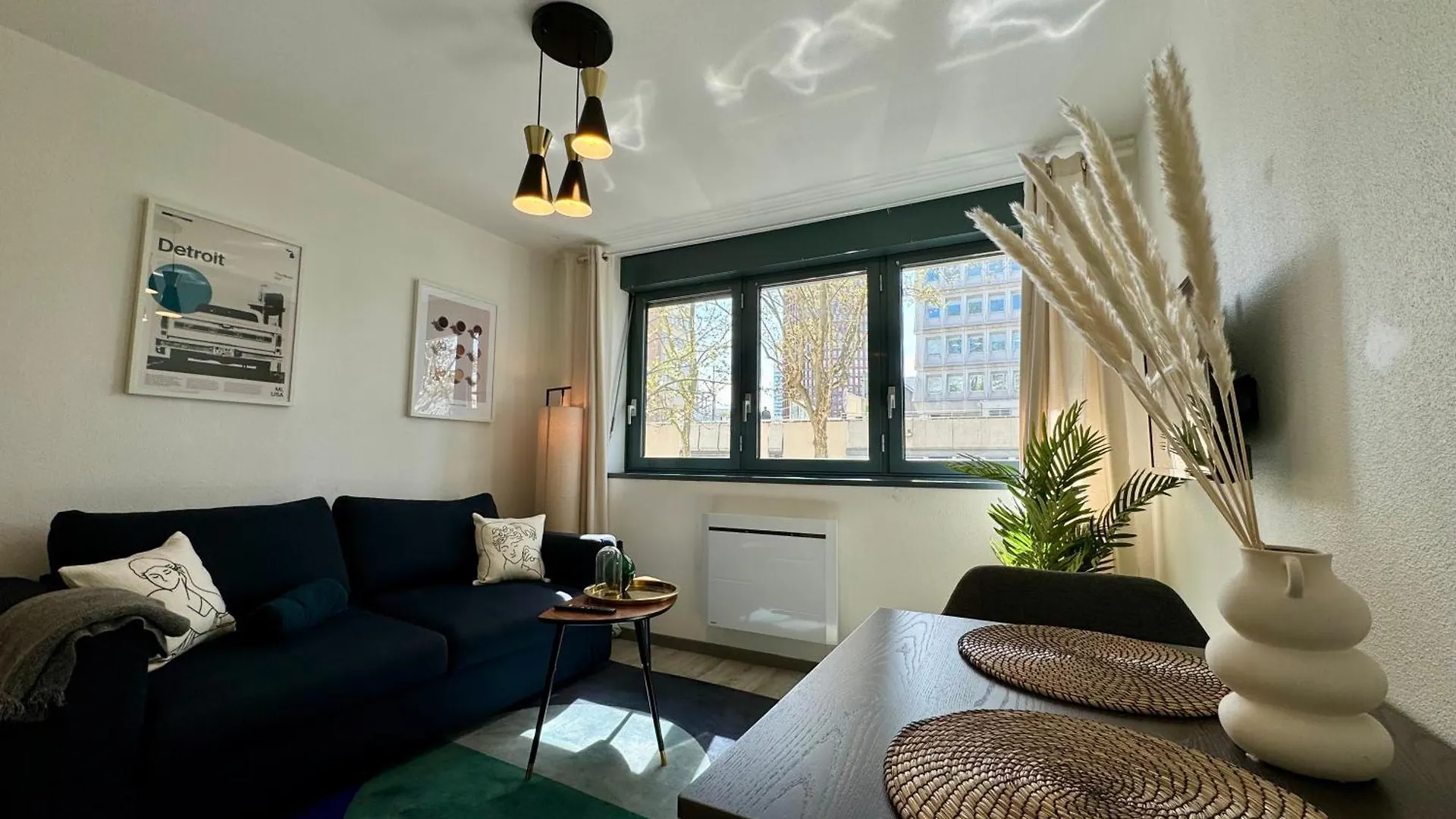 Suite Baya Lyon 0*,  France